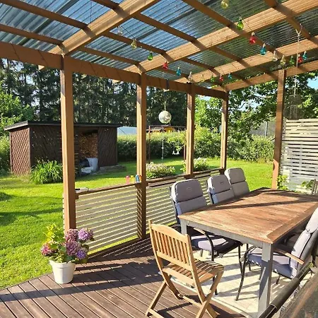 Viihtyisae Ja Kodikas Omakotitalo Isolla Pihalla *