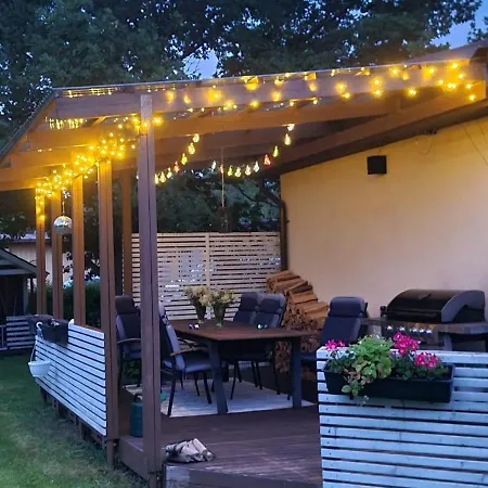 Viihtyisae Ja Kodikas Omakotitalo Isolla Pihalla Apartamento