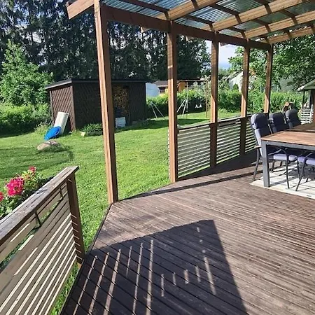 Viihtyisae Ja Kodikas Omakotitalo Isolla Pihalla *