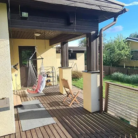 Viihtyisae Ja Kodikas Omakotitalo Isolla Pihalla *