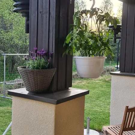 Viihtyisae Ja Kodikas Omakotitalo Isolla Pihalla Apartamento