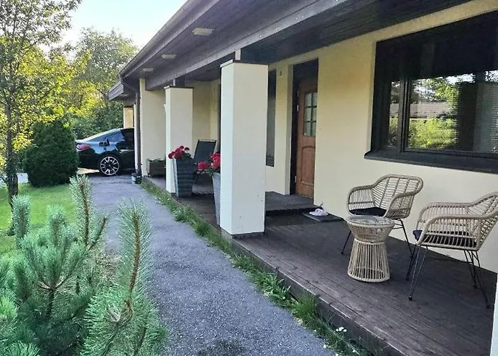 Viihtyisae Ja Kodikas Omakotitalo Isolla Pihalla * Lojo