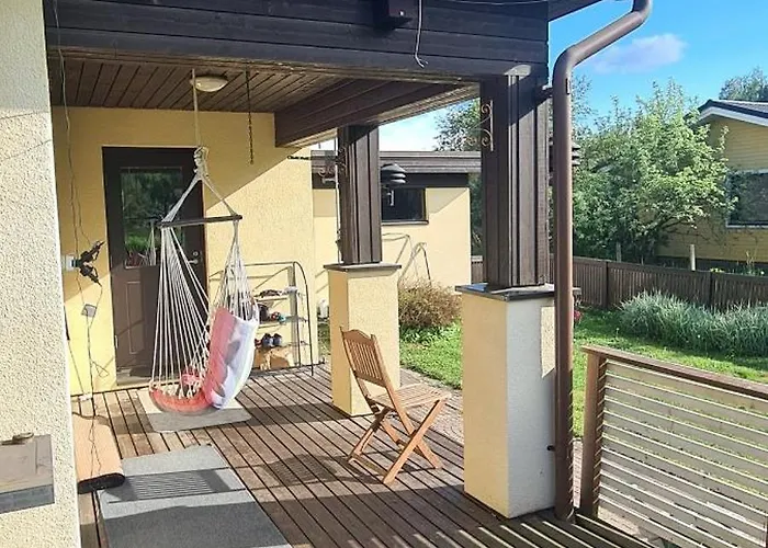 Viihtyisae Ja Kodikas Omakotitalo Isolla Pihalla *