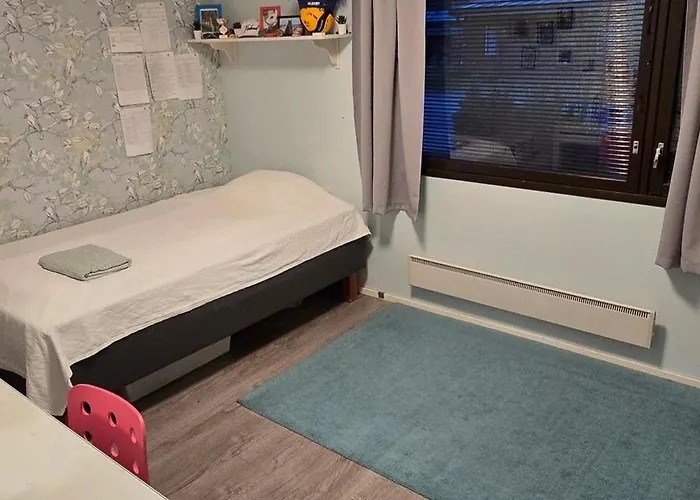 Viihtyisae Ja Kodikas Omakotitalo Isolla Pihalla * Lojo