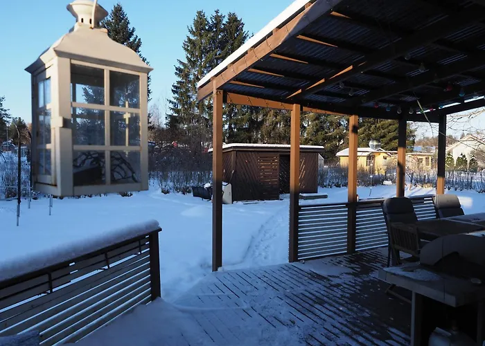 Viihtyisae Ja Kodikas Omakotitalo Isolla Pihalla Lojo