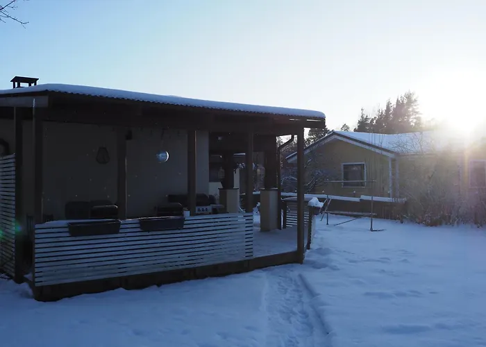 Viihtyisae Ja Kodikas Omakotitalo Isolla Pihalla * Lojo